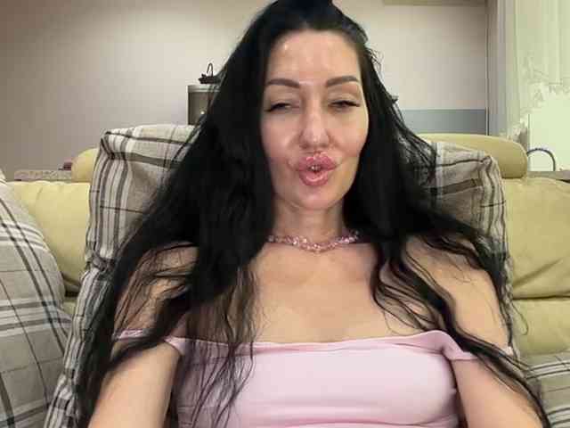 KorolevaQween000 webcam