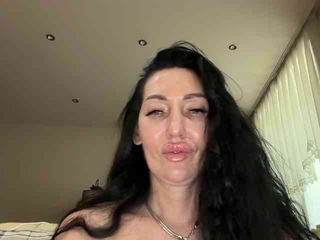 KorolevaQween000 webcam