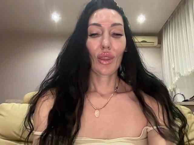 KorolevaQween000 webcam