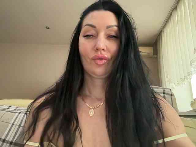 KorolevaQween000 webcam