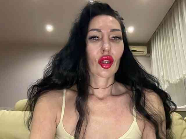 Model: KorolevaQween000