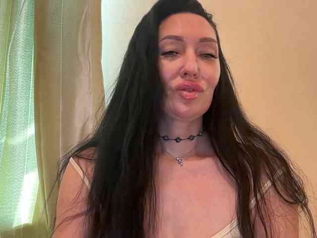 KorolevaQween000 webcam