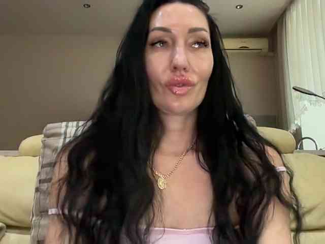 KorolevaQween000 webcam