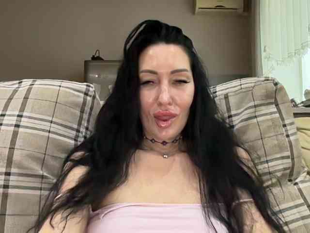 KorolevaQween000 webcam