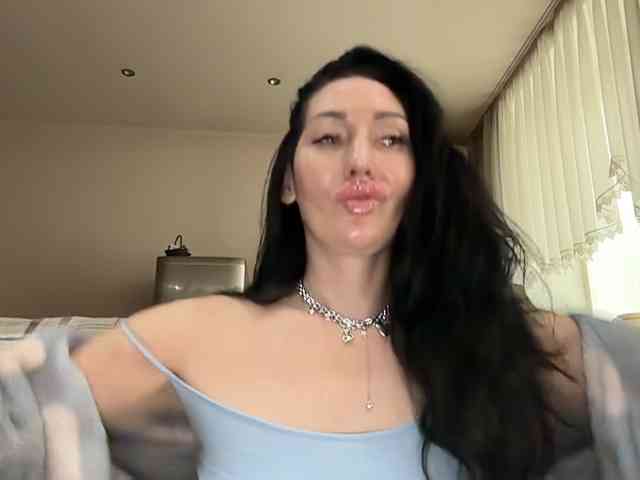 KorolevaQween000 webcam