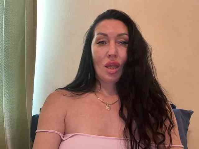 KorolevaQween000 webcam