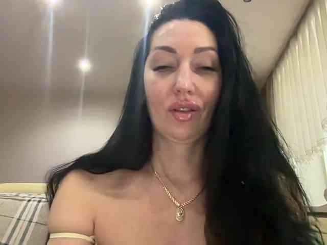 KorolevaQween000 webcam