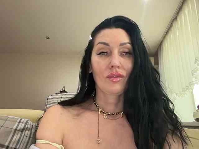 KorolevaQween000 webcam