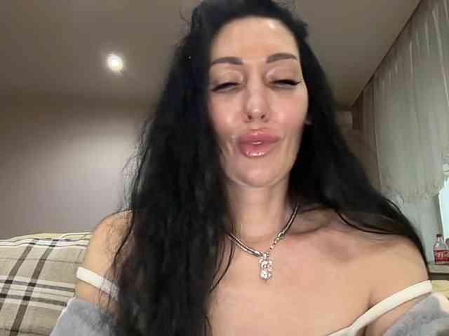 KorolevaQween000 webcam