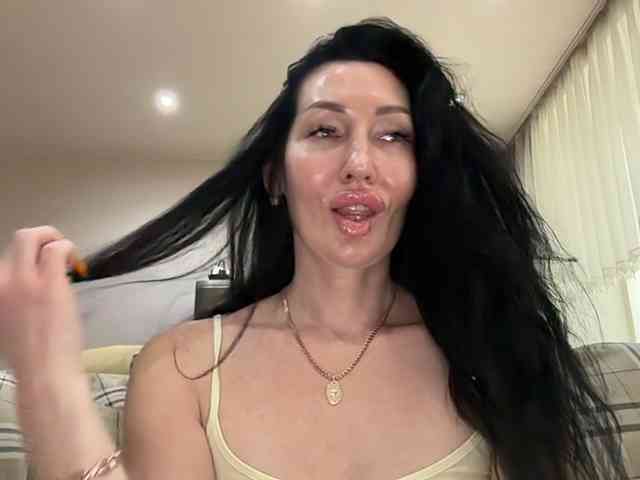 KorolevaQween000 webcam