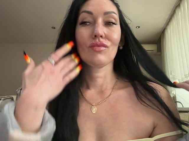 KorolevaQween000 webcam