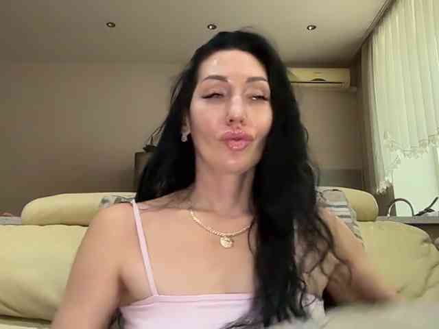 KorolevaQween000 webcam