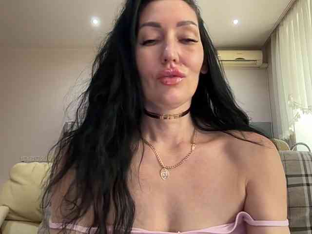 KorolevaQween000 webcam