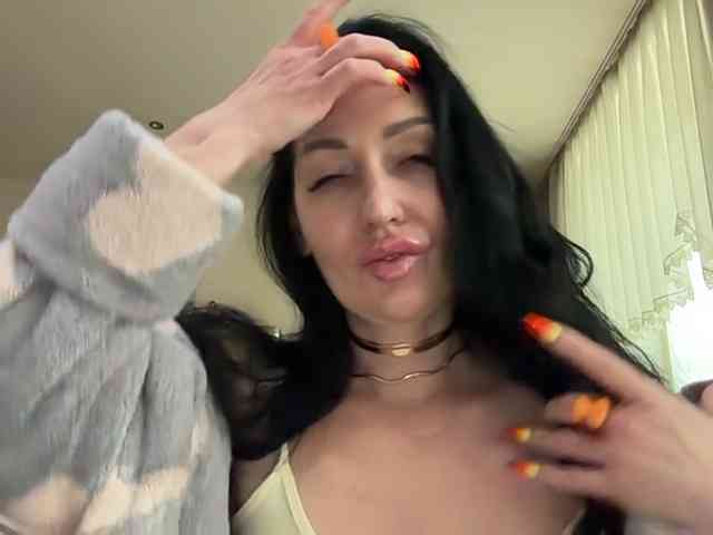 KorolevaQween000 webcam