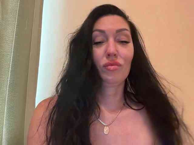 KorolevaQween000 webcam