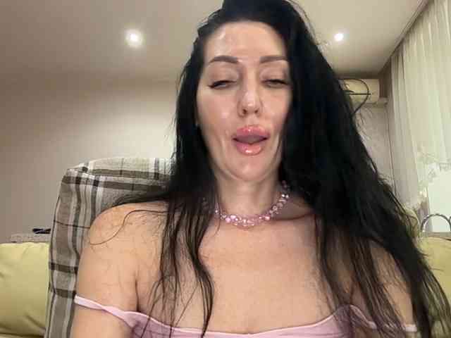 KorolevaQween000 webcam