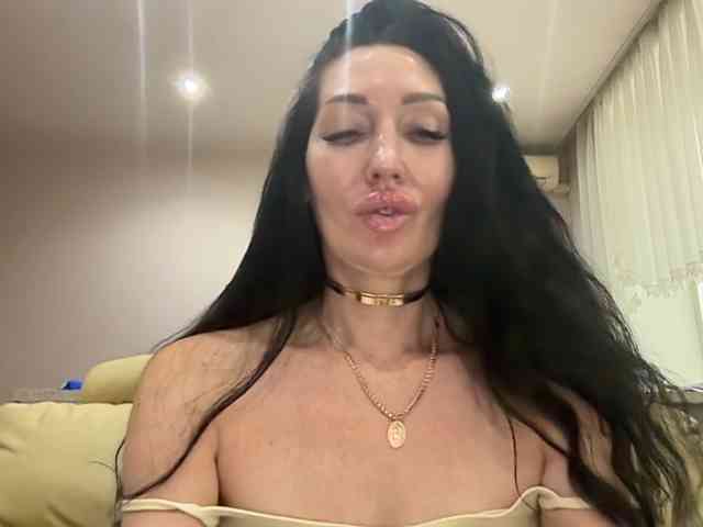 KorolevaQween000 webcam