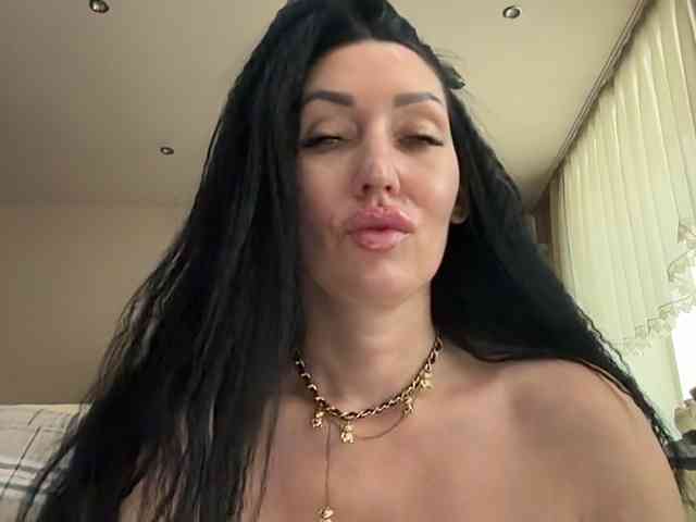 KorolevaQween000 webcam