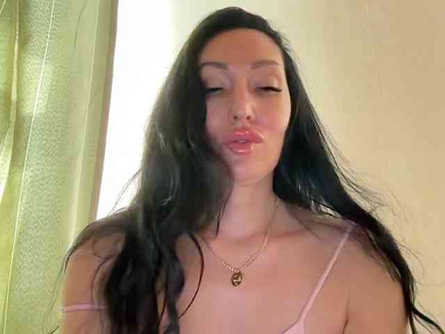 KorolevaQween000 webcam