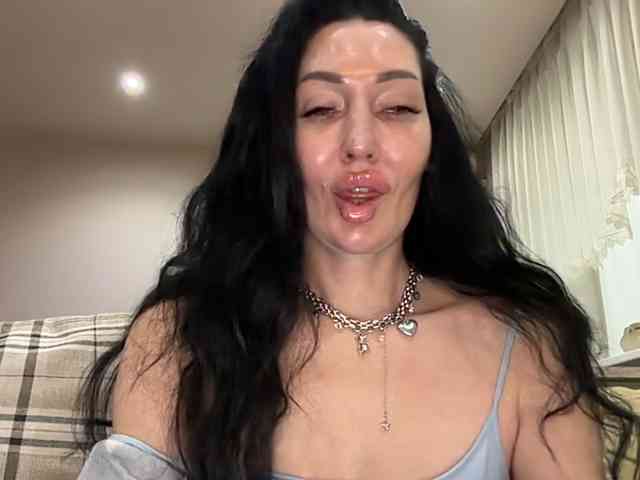 KorolevaQween000 webcam