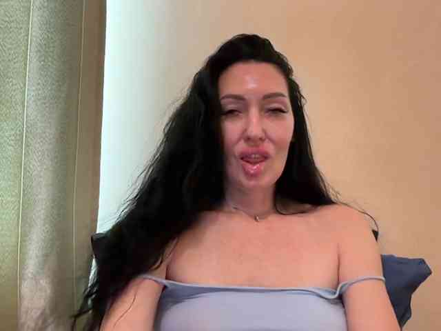 KorolevaQween000 webcam