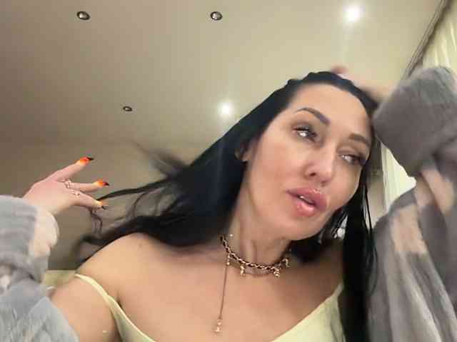 KorolevaQween000 webcam