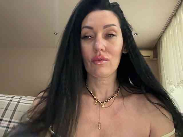 KorolevaQween000 webcam