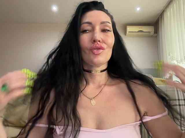 KorolevaQween000 webcam