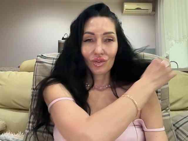 KorolevaQween000 webcam