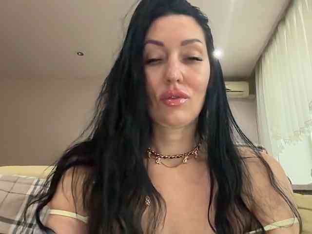 KorolevaQween000 webcam