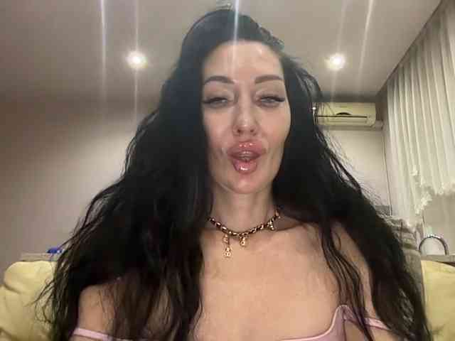 KorolevaQween000 webcam