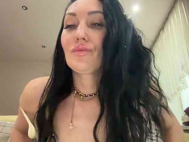 KorolevaQween000 webcam