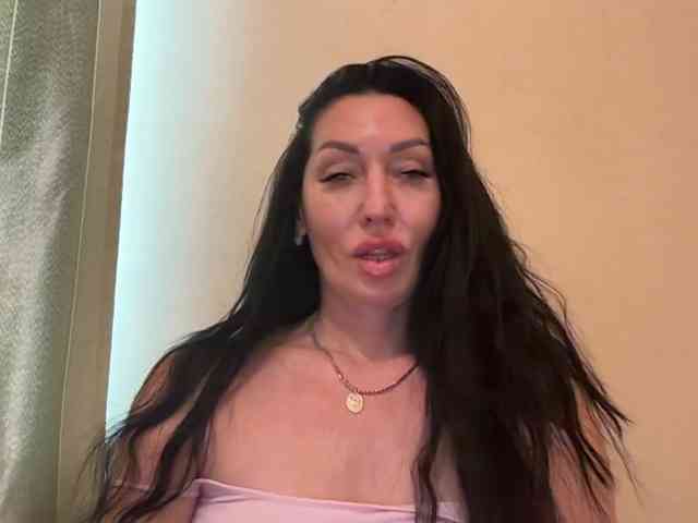 KorolevaQween000 webcam