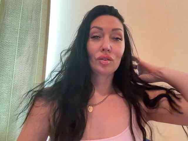 KorolevaQween000 webcam