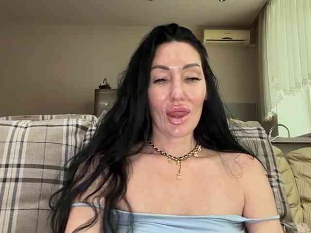 KorolevaQween000 webcam
