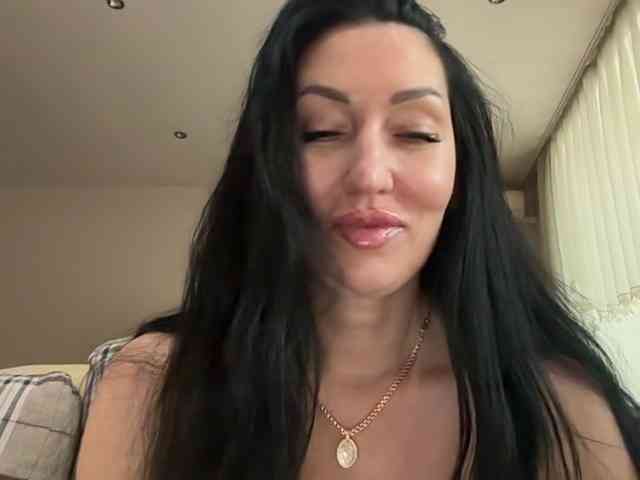 KorolevaQween000 webcam