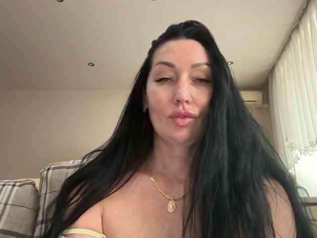 KorolevaQween000 webcam