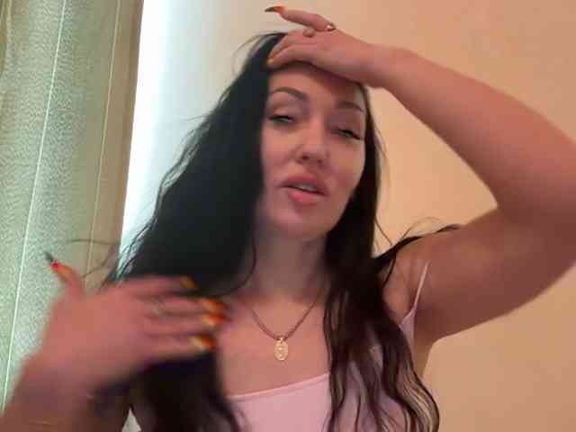 KorolevaQween000 webcam