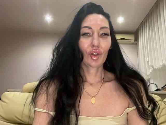 KorolevaQween000 webcam