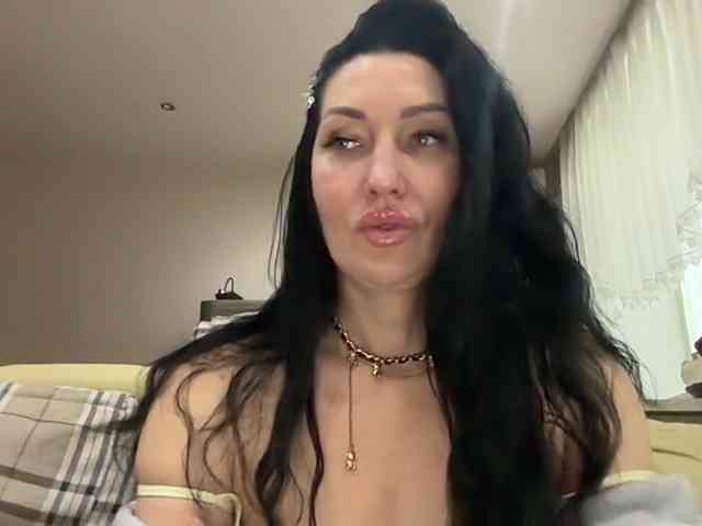 KorolevaQween000 webcam