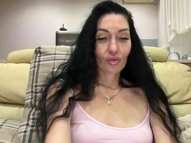 KorolevaQween000 webcam