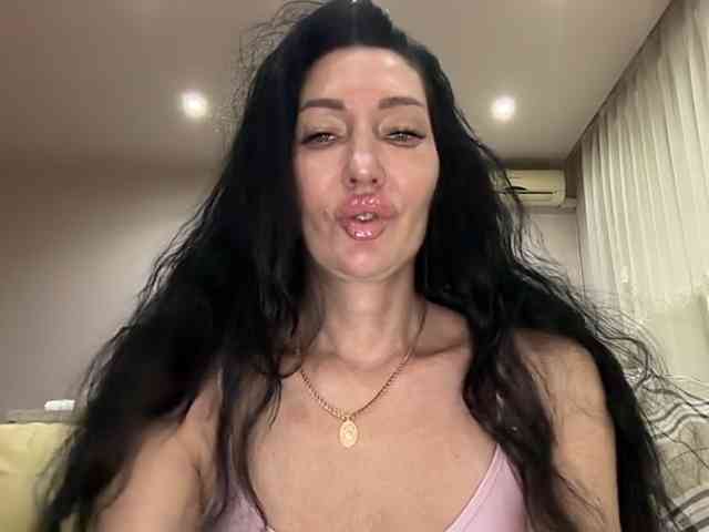 KorolevaQween000 webcam