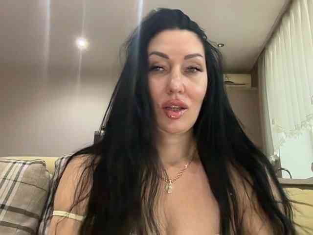 KorolevaQween000 webcam