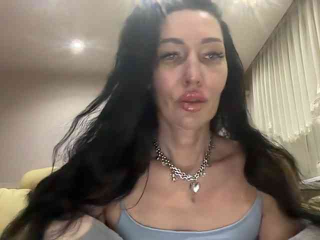 KorolevaQween000 webcam
