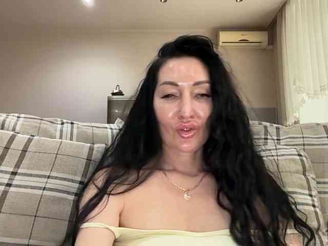 KorolevaQween000 webcam