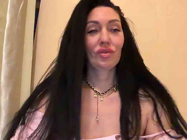 KorolevaQween000 webcam