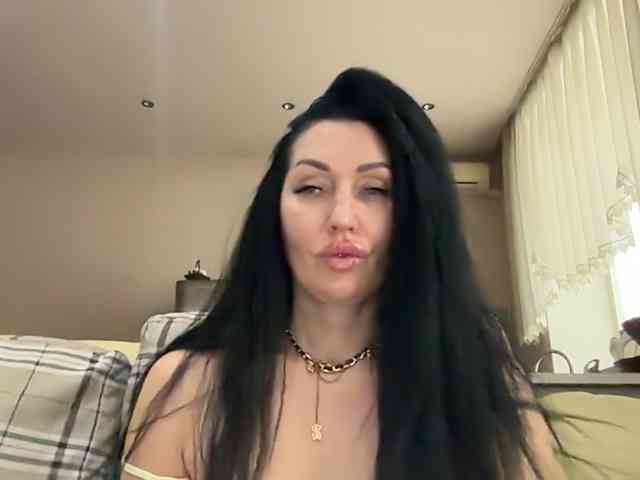 KorolevaQween000 webcam