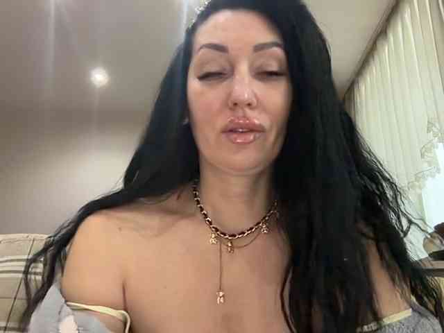 KorolevaQween000 webcam