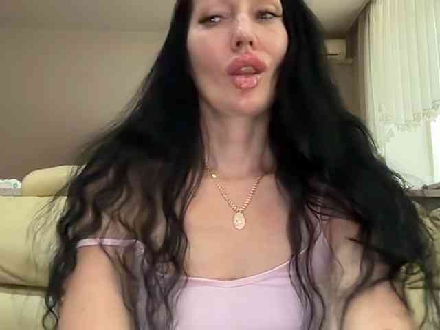 KorolevaQween000 webcam