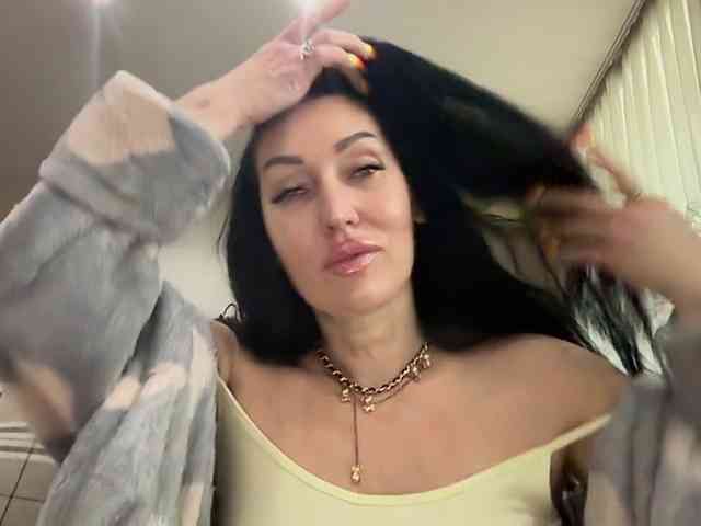 KorolevaQween000 webcam